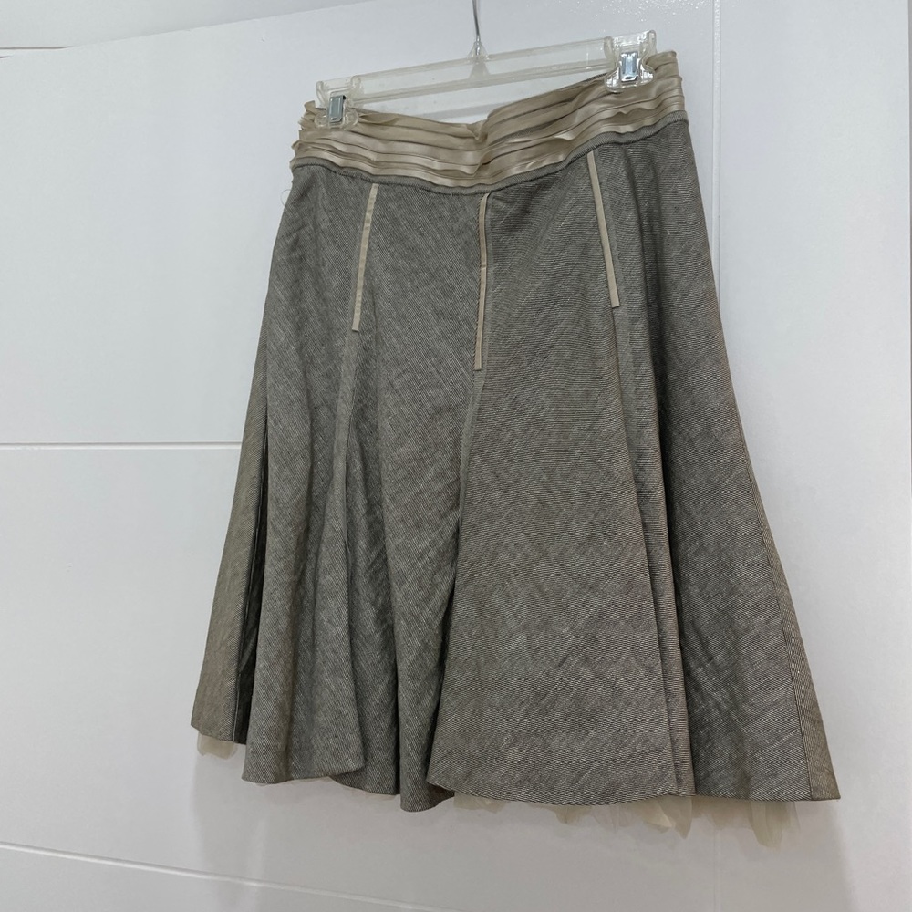 The Limited. Size 2. Gorgeous skirt with Tull on the hem! Super sexy! Ala SJP